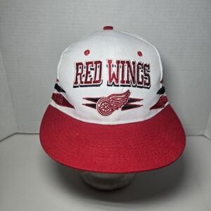 Red Wings Diamond Side Mitchell And Ness Snapback